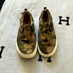 Boys slip on old navy army fatigue, shoes
